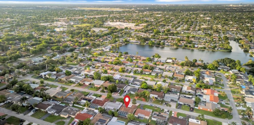 Villa ou maison à Miramar, Floride 3 chambres, 164.62 m2 № 2426806