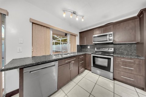 Villa ou maison à vendre à Miramar, Floride: 3 chambres, 164.62 m2 № 2426806 - photo 10