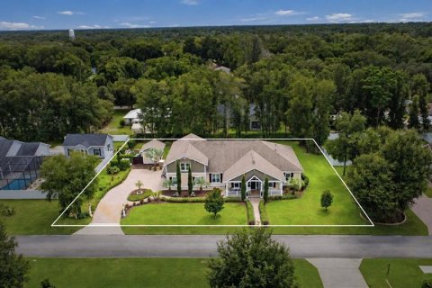 House in Lake Helen, Florida 3 bedrooms, 324.14 sq.m. № 2361419