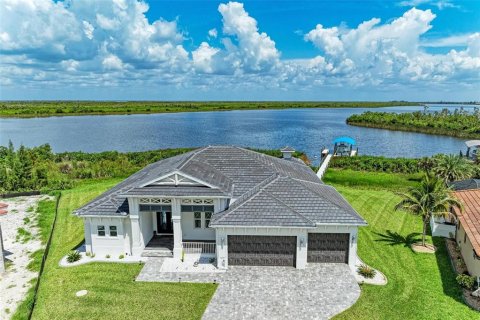 Casa en venta en Port Charlotte, Florida, 3 dormitorios, 224.45 m2 № 1266668 - foto 1