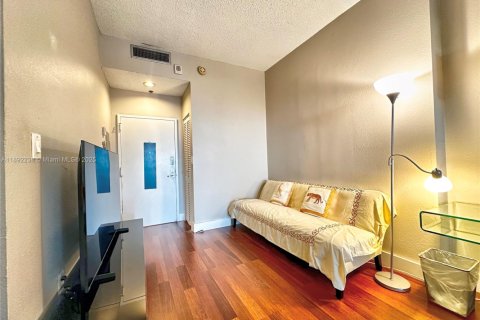 Condo in Miami Beach, Florida  № 1944225 - photo 3