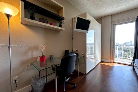 Condo in Miami Beach, Florida  № 1944225 - photo 6