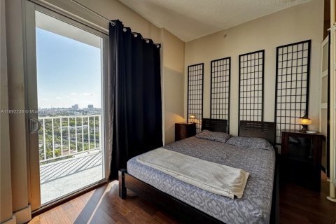 Condo in Miami Beach, Florida  № 1944225 - photo 2