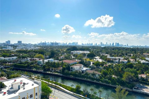 Condo in Miami Beach, Florida  № 1944225 - photo 1