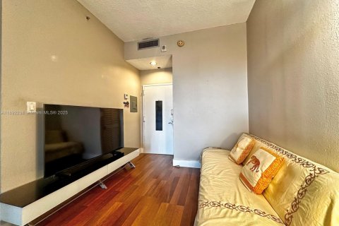 Condo in Miami Beach, Florida  № 1944225 - photo 4
