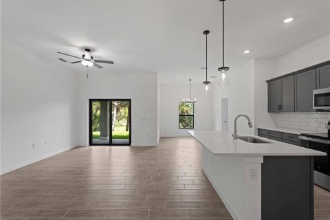 House in North Port, Florida 4 bedrooms, 158.86 sq.m. № 1515342 - photo 13
