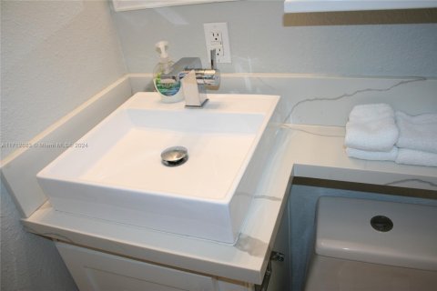 Condo in Key Largo, Florida, 2 bedrooms  № 1464853 - photo 21