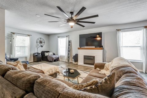 House in Saint Petersburg, Florida 4 bedrooms, 165.55 sq.m. № 1675768 - photo 6