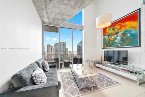 Condominio en venta en Miami, Florida, 1 dormitorio, 82.78 m2 № 1877654 - foto 1