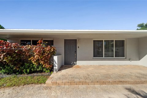 House in Sunrise, Florida 3 bedrooms № 1953895 - photo 1