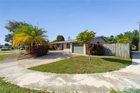 House in Sunrise, Florida 3 bedrooms № 1953895 - photo 6