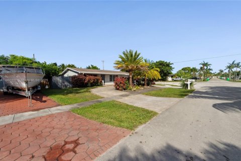 House in Sunrise, Florida 3 bedrooms № 1953895 - photo 5