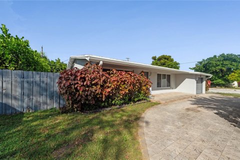 House in Sunrise, Florida 3 bedrooms № 1953895 - photo 3