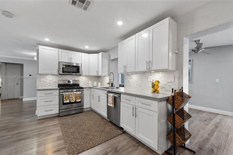 House in Sunrise, Florida 3 bedrooms № 1953895 - photo 28