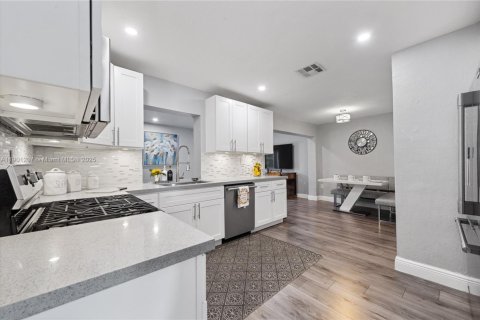 House in Sunrise, Florida 3 bedrooms № 1953895 - photo 27