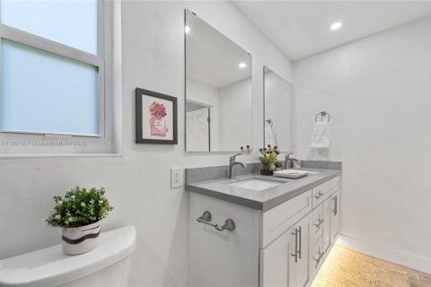 House in Sunrise, Florida 3 bedrooms № 1953895 - photo 18