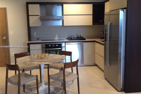 Condo in Miami Beach, Florida, 2 bedrooms  № 1942982 - photo 3