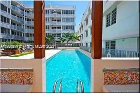 Condo in Miami Beach, Florida, 2 bedrooms  № 1942982 - photo 9