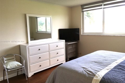 Condominio en alquiler en Pembroke Pines, Florida, 2 dormitorios, 108.7 m2 № 2059839 - foto 11