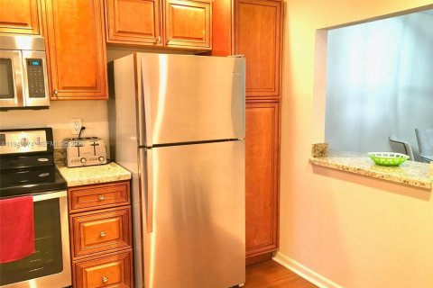 Condominio en alquiler en Pembroke Pines, Florida, 2 dormitorios, 108.7 m2 № 2059839 - foto 5