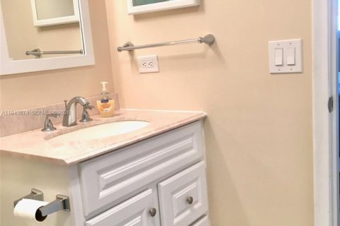 Condominio en alquiler en Pembroke Pines, Florida, 2 dormitorios, 108.7 m2 № 2059839 - foto 13