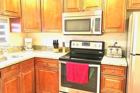 Condominio en alquiler en Pembroke Pines, Florida, 2 dormitorios, 108.7 m2 № 2059839 - foto 4