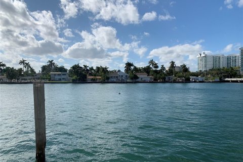 Copropriété à vendre à North Bay Village, Floride: 1 chambre, 75.9 m2 № 2020979 - photo 20