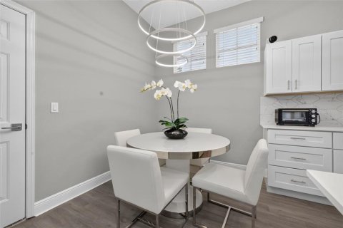 House in Celebration, Florida 3 bedrooms, 135.27 sq.m. № 2235420 - photo 14