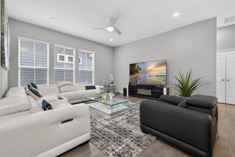 House in Celebration, Florida 3 bedrooms, 135.27 sq.m. № 2235420 - photo 15