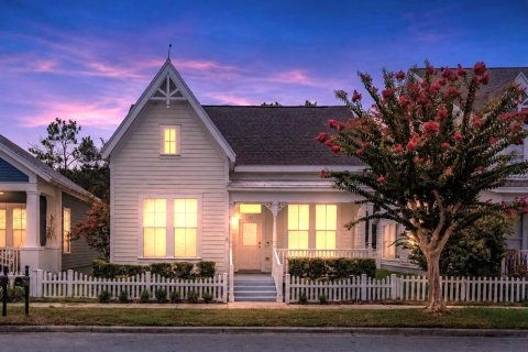 House in Celebration, Florida 3 bedrooms, 135.27 sq.m. № 2235420 - photo 2