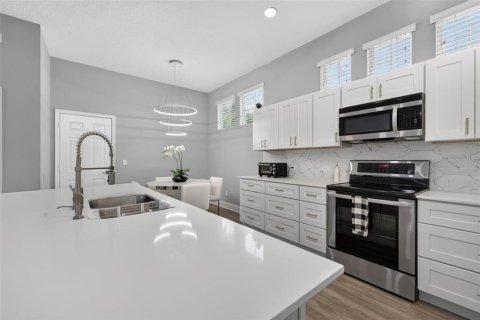 House in Celebration, Florida 3 bedrooms, 135.27 sq.m. № 2235420 - photo 9