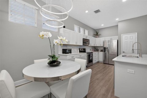 House in Celebration, Florida 3 bedrooms, 135.27 sq.m. № 2235420 - photo 13