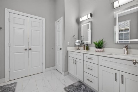 House in Celebration, Florida 3 bedrooms, 135.27 sq.m. № 2235420 - photo 23