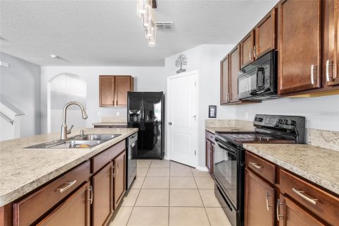 Villa ou maison à vendre à Kissimmee, Floride: 5 chambres, 248.42 m2 № 1717543 - photo 5
