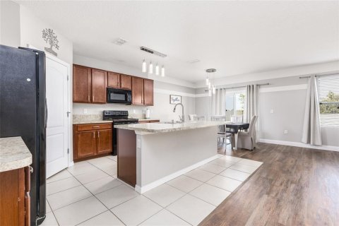 Villa ou maison à vendre à Kissimmee, Floride: 5 chambres, 248.42 m2 № 1717543 - photo 3