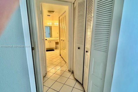 Купить кондоминиум в Авентура, Флорида 1 спальня, 96.43м2, № 1984390 - фото 25