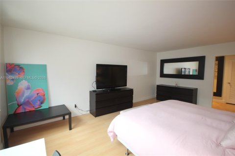 Снять в аренду кондоминиум в Майами-Бич, Флорида 2 спальни, 126.35м2, № 2080395 - фото 21