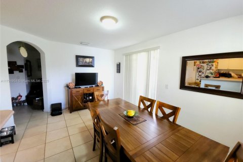 Townhouse in Homestead, Florida 3 bedrooms, 141.49 sq.m. № 1712396 - photo 22
