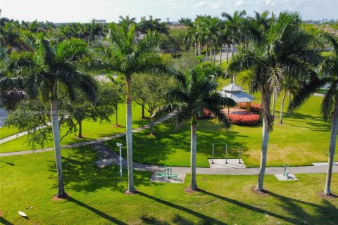 Townhouse in Homestead, Florida 3 bedrooms, 141.49 sq.m. № 1712396 - photo 8