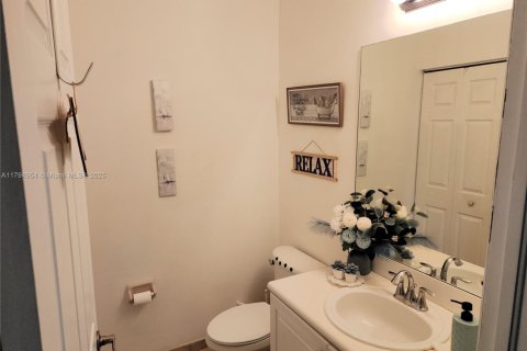 Townhouse in Homestead, Florida 3 bedrooms, 141.49 sq.m. № 1712396 - photo 27