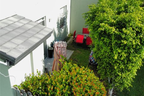 Townhouse in Homestead, Florida 3 bedrooms, 141.49 sq.m. № 1712396 - photo 11