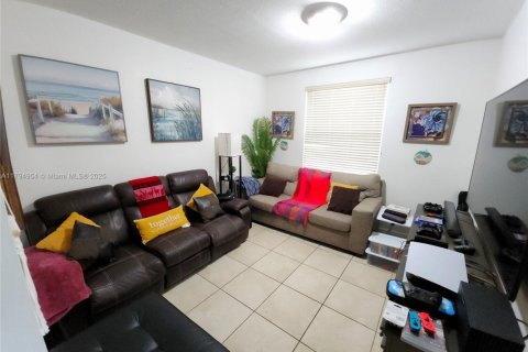 Townhouse in Homestead, Florida 3 bedrooms, 141.49 sq.m. № 1712396 - photo 20
