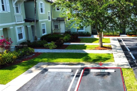Townhouse in Homestead, Florida 3 bedrooms, 141.49 sq.m. № 1712396 - photo 14