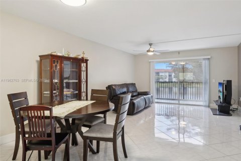 Copropriété à vendre à Pembroke Pines, Floride: 1 chambre, 113.62 m2 № 2025268 - photo 11