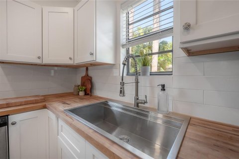 Casa en venta en Tampa, Florida, 2 dormitorios, 108.7 m2 № 1644783 - foto 13