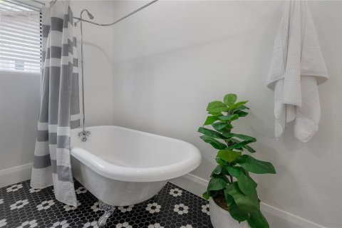 Casa en venta en Tampa, Florida, 2 dormitorios, 108.7 m2 № 1644783 - foto 23