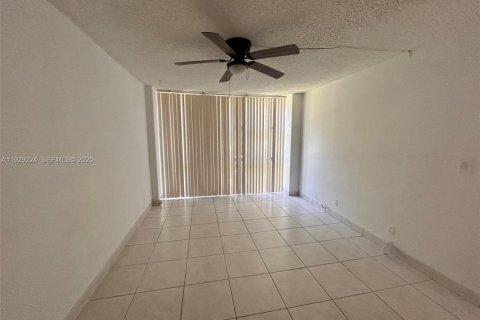 Condominio en alquiler en Sunny Isles Beach, Florida, 1 dormitorio, 71.26 m2 № 1987572 - foto 27