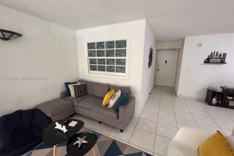 Condominio en alquiler en Sunny Isles Beach, Florida, 1 dormitorio, 71.26 m2 № 1987572 - foto 9