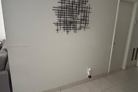 Condominio en alquiler en Sunny Isles Beach, Florida, 1 dormitorio, 71.26 m2 № 1987572 - foto 2