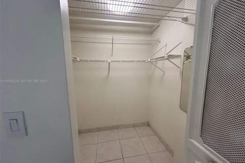 Condominio en alquiler en Sunny Isles Beach, Florida, 1 dormitorio, 71.26 m2 № 1987572 - foto 28